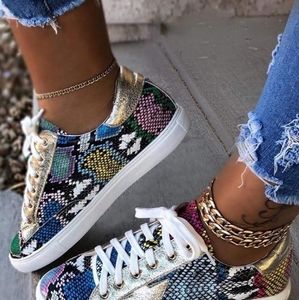 Snake design sneakers with Gold 🌟